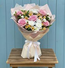 Букет цветов из:  Гвоздики, Орхидеи и Розы в Назарьево