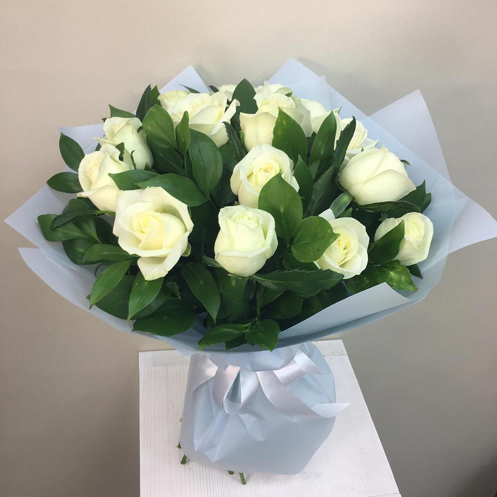 Букет 15 Белых роз Проуд в Назарьево