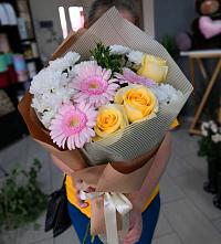 Букет цветов из:  Герберы, Розы и Хризантемы в Назарьево