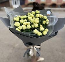 Букет Белые кустовые розы Солинеро в Назарьево