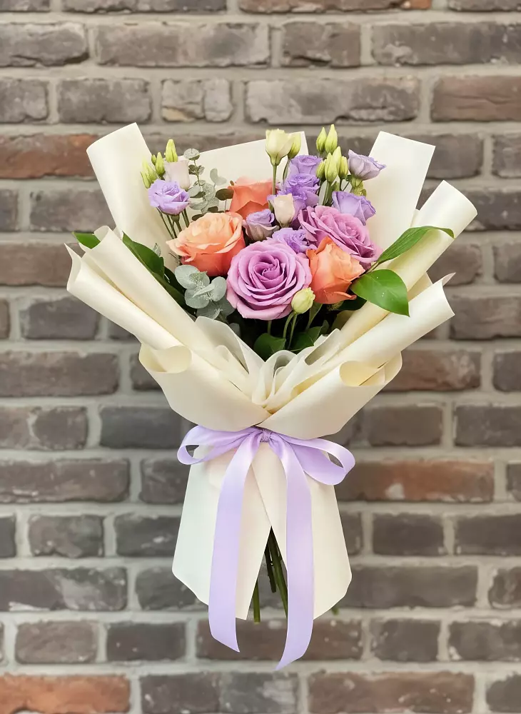 Букет цветов из: Лизиантусы и Розы в Назарьево