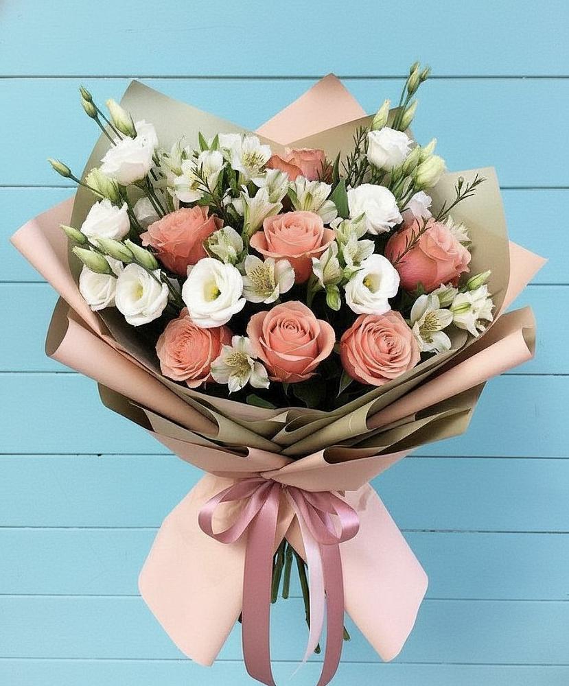 Букет цветов из: Розы, Альстромерии и Лизиантусы в Назарьево