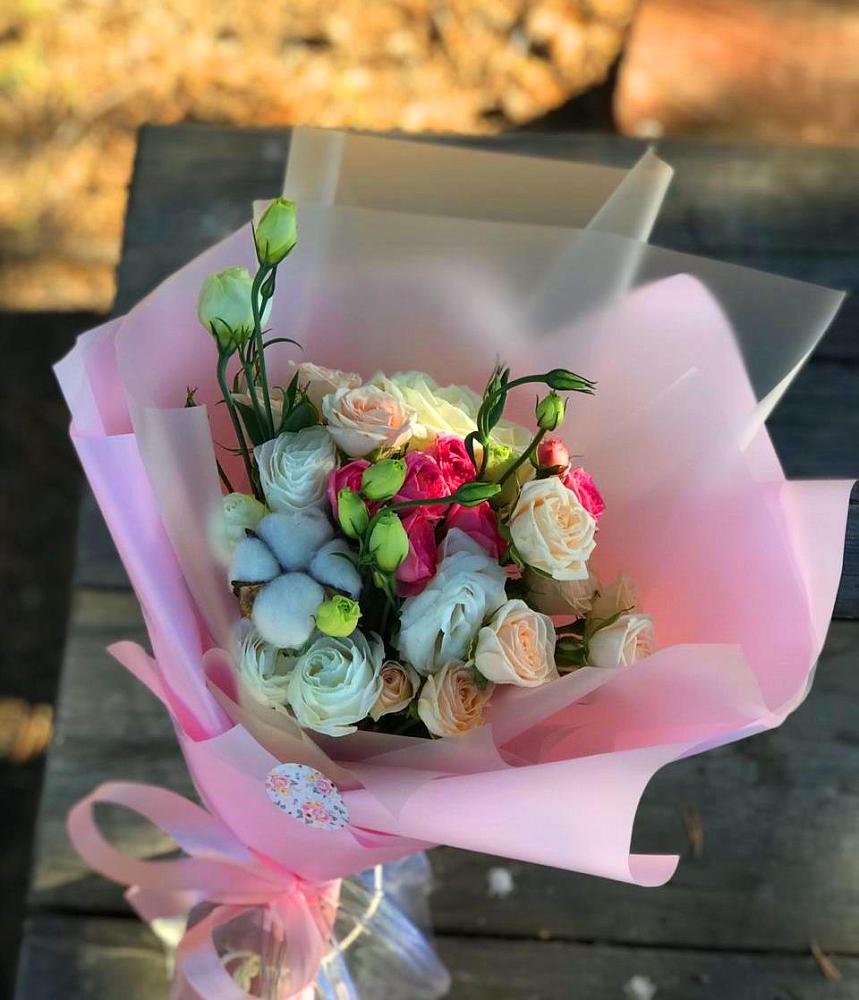 Букет цветов из: Розы и Лизиантусы в Назарьево