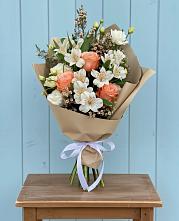 Букет цветов из:  Альстромерии, Лизиантусы, Розы и Хризантемы в Назарьево