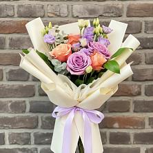 Букет цветов из:  Лизиантусы и Розы в Назарьево