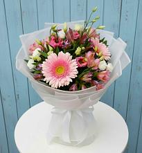 Букет цветов из:  Герберы, Альстромерии и Лизиантусы в Назарьево