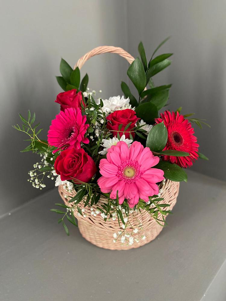 Цветочная композиция из Розы, Хризантемы и Герберы в корзине в Назарьево