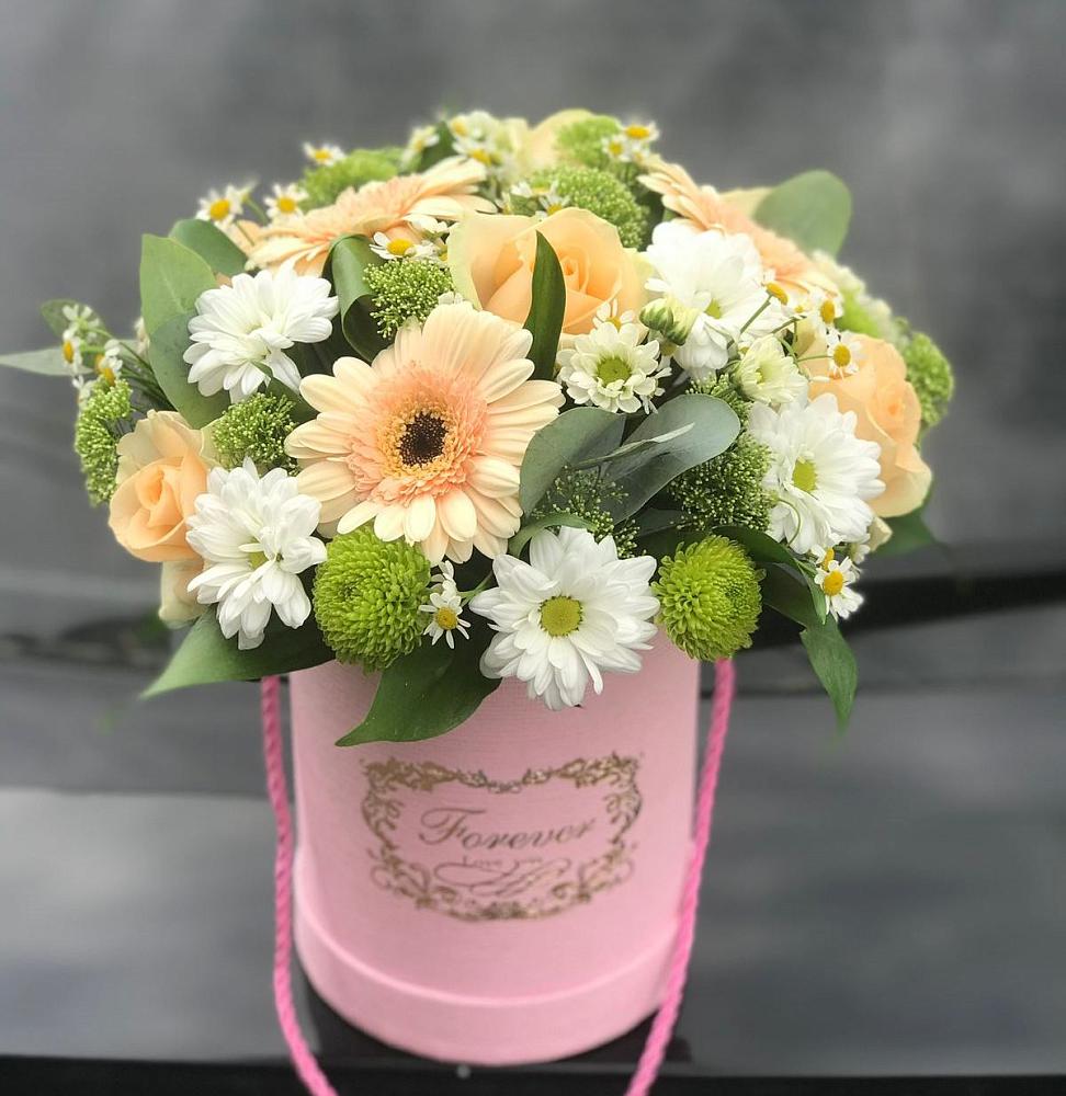 Цветочная композиция из Розы, Герберы и Хризантемы в шляпной коробке в Назарьево