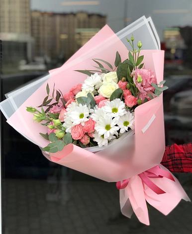 Букет цветов из: Розы, Лизиантусы и Хризантемы в Назарьево