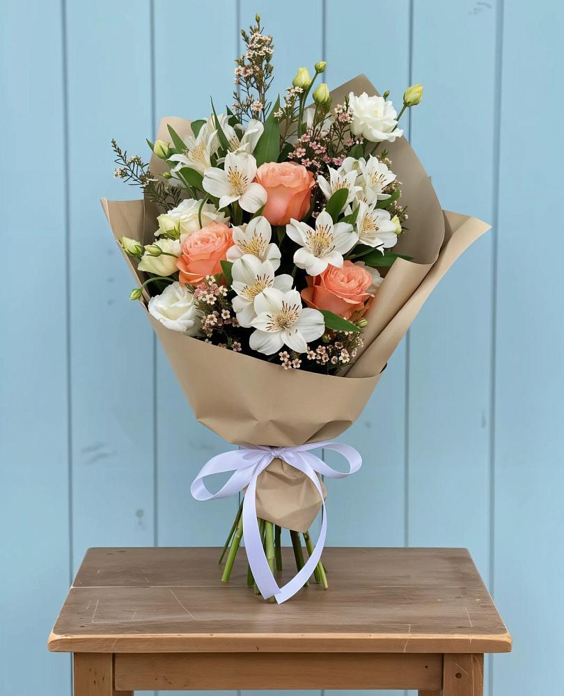 Букет цветов из: Альстромерии, Лизиантусы, Розы и Хризантемы в Назарьево